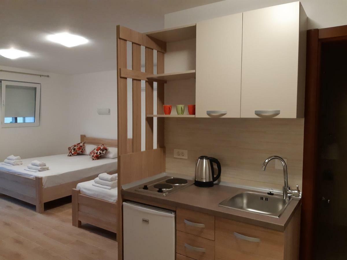 Apartmani Marina Kopitovic Petrovac المظهر الخارجي الصورة