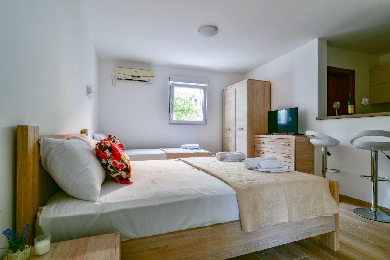 Apartmani Marina Kopitovic Petrovac المظهر الخارجي الصورة